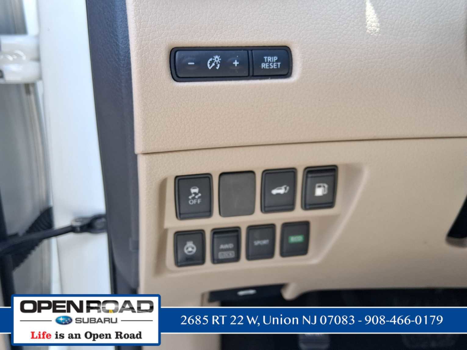 Used 2018 Nissan Rogue SV w/ Sun & Sound Touring Package image 17