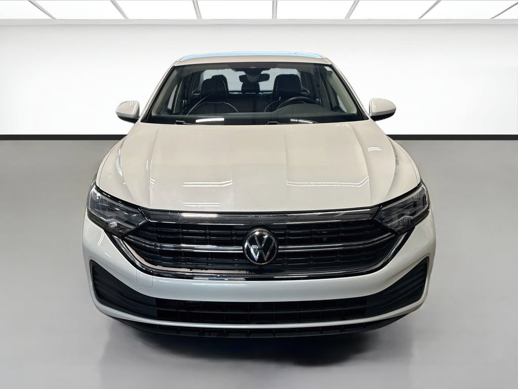 Used 2023 Volkswagen Jetta SE FWD image 2