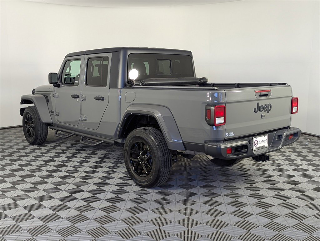 Used 2022 Jeep Gladiator Sport image 7