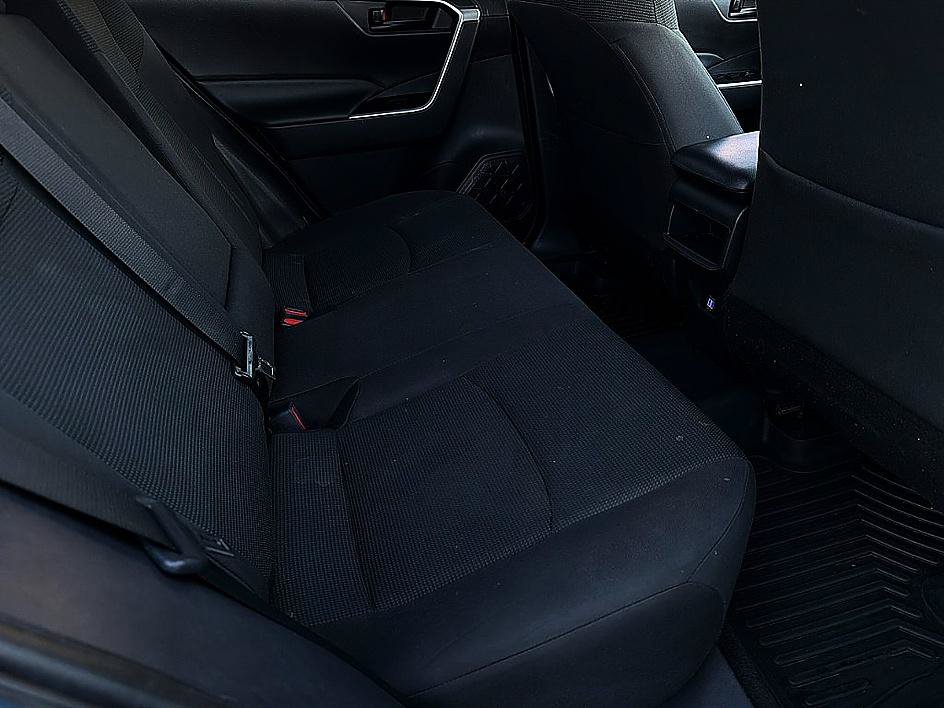 Used 2019 Toyota RAV4 LE FWD image 24