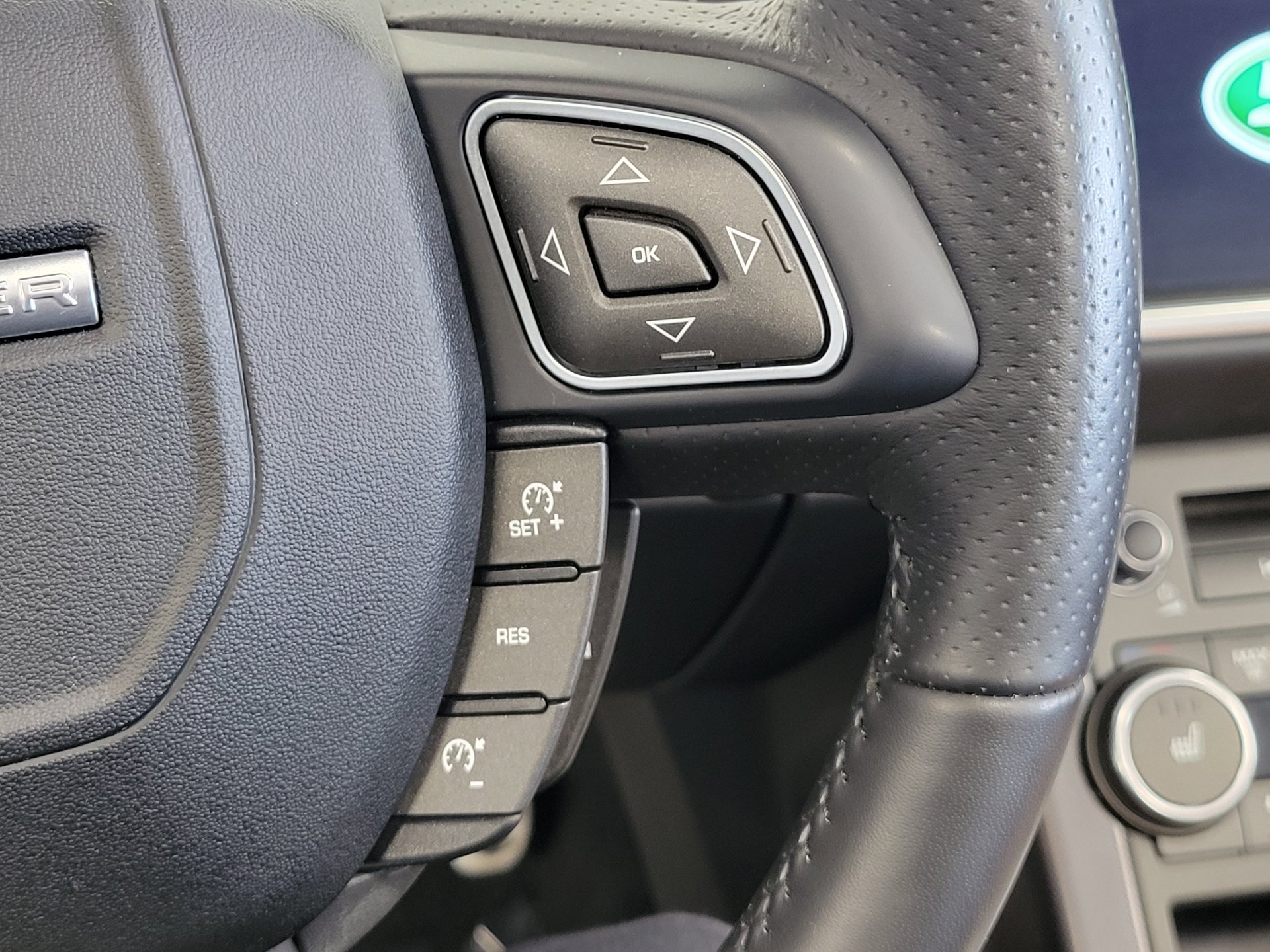 Used 2019 Land Rover Range Rover Evoque HSE Dynamic image 21