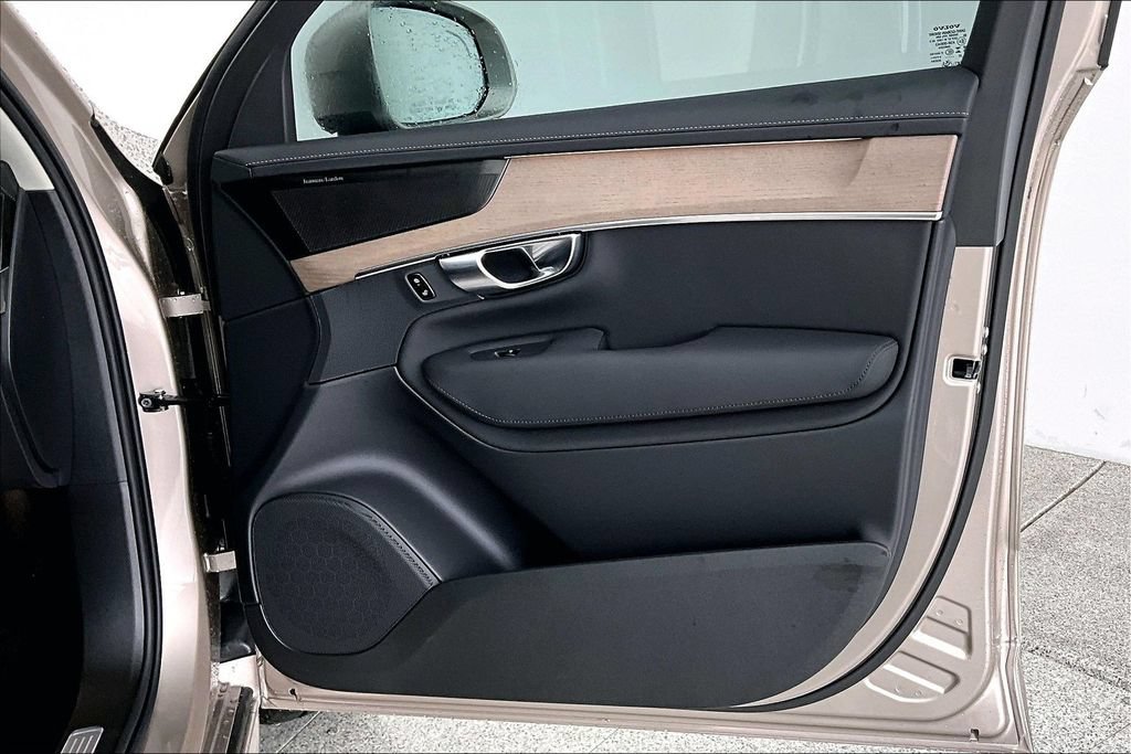 New 2026 Volvo XC90 B5 Plus AWD/4WD image 11