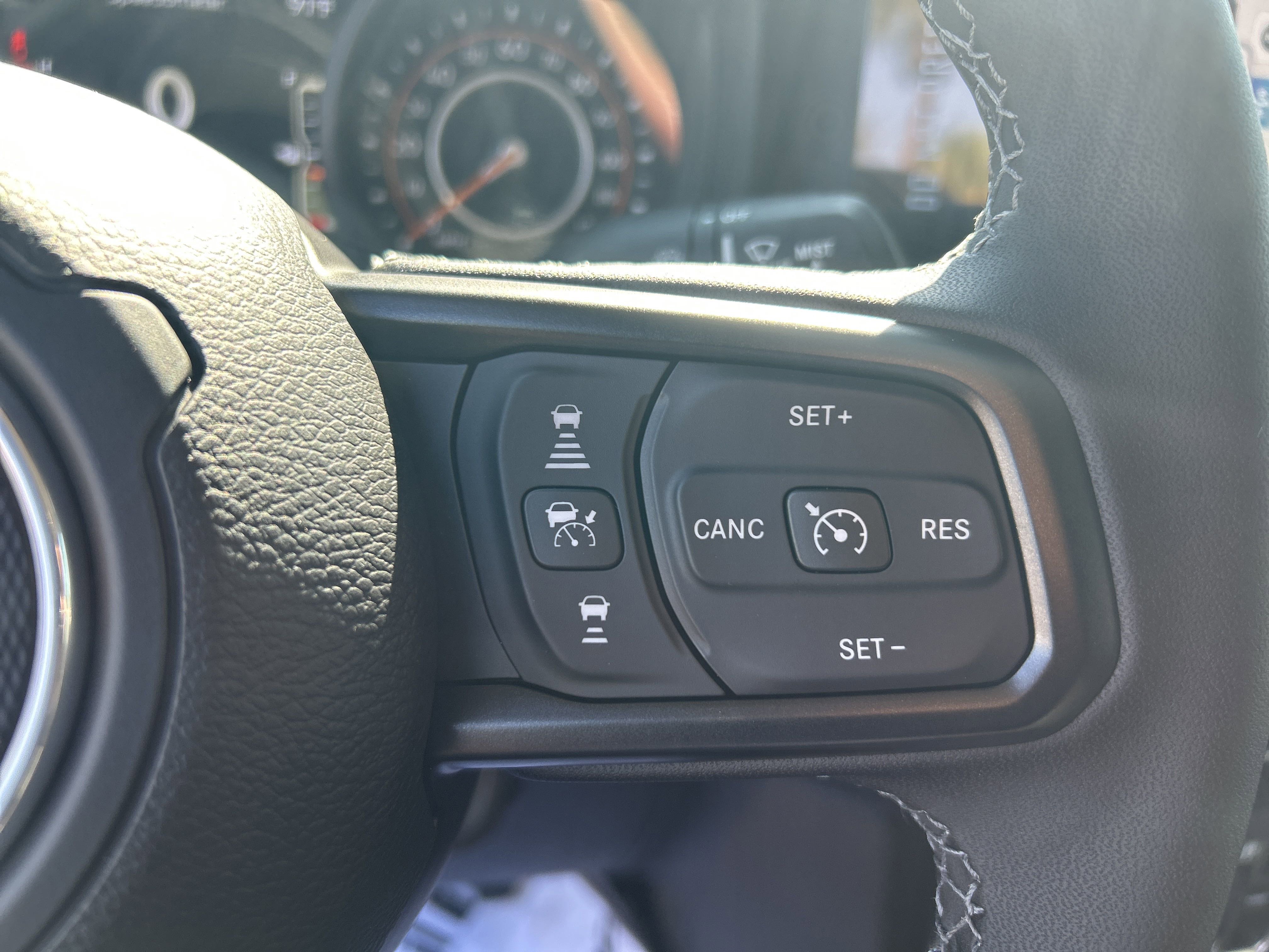 New 2025 Jeep Gladiator Sport image 17