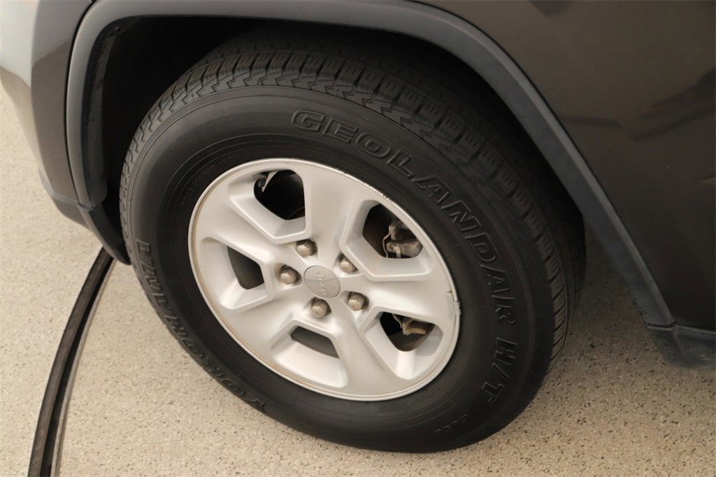 Used 2017 Jeep Grand Cherokee Laredo w/ Quick Order Package 23E image 30