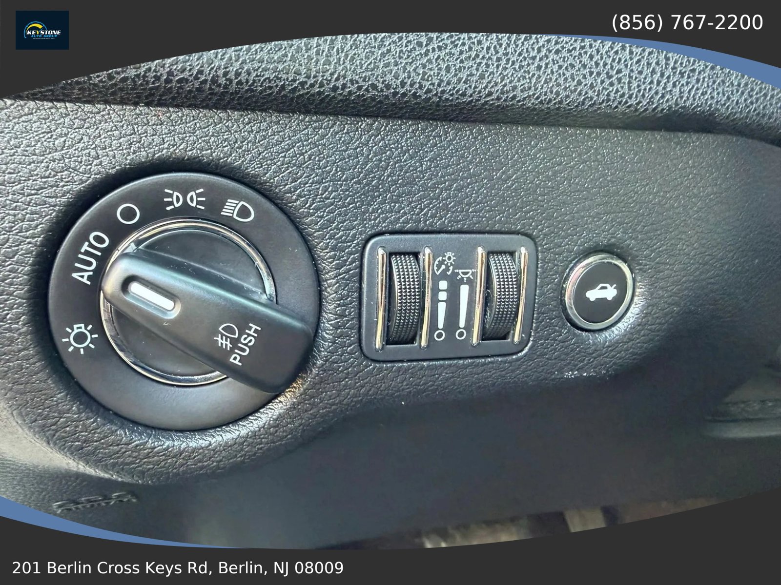 Used 2019 Chrysler 300 S image 31