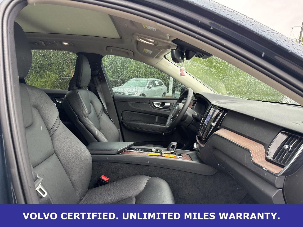 Certified 2024 Volvo XC60 B5 Plus w/ Climate Package AWD/4WD image 9