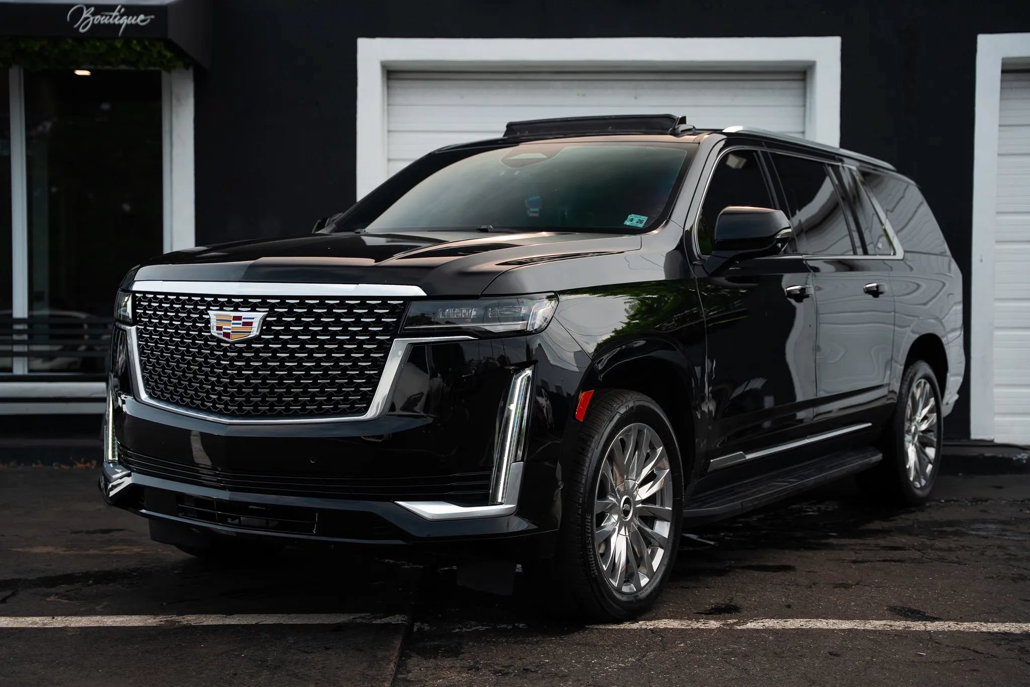 Used 2021 Cadillac Escalade ESV Premium Luxury w/ Performance Package AWD/4WD image 3