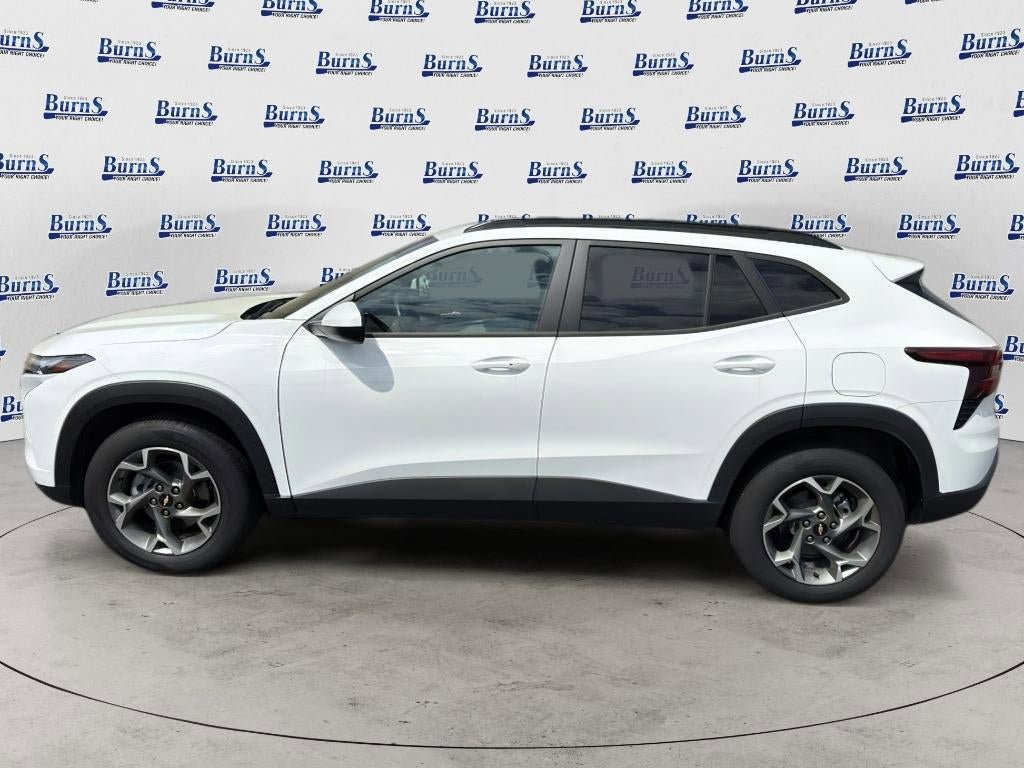 Used 2025 Chevrolet Trax LT w/ LT Convenience Package FWD image 4