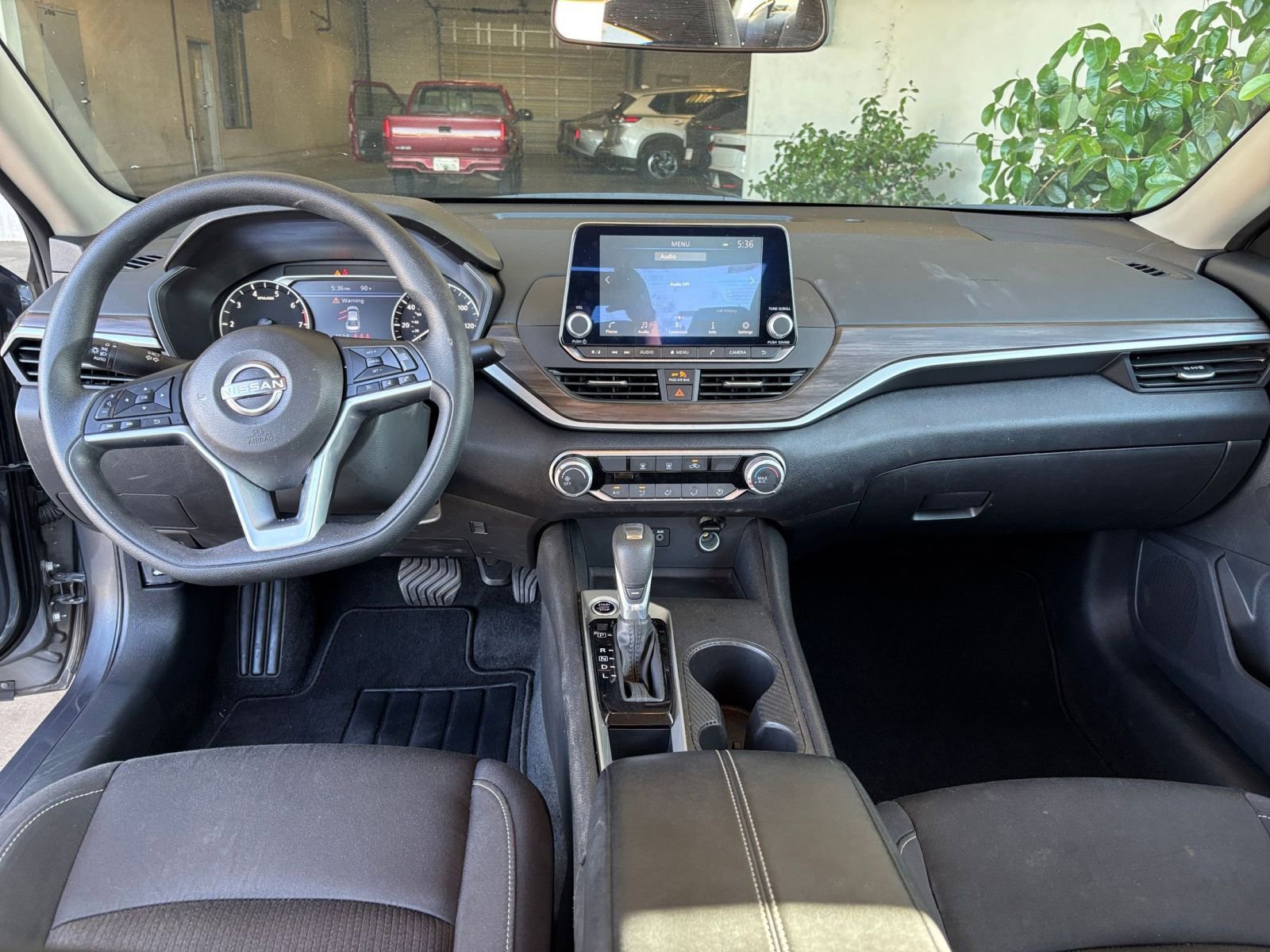 Used 2025 Nissan Altima 2.5 SV FWD image 34