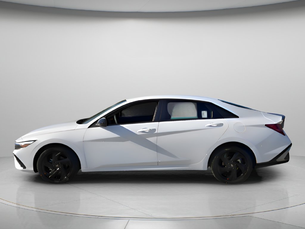 New 2026 Hyundai Elantra SEL Sport FWD image 2