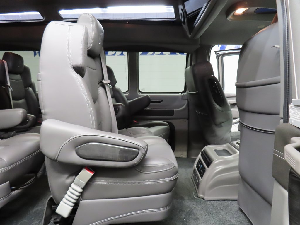 Used 2022 GMC Savana 2500 Extended w/ Enhanced Convenience Package image 10