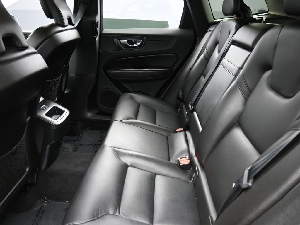 Used 2019 Volvo XC60 T6 Momentum w/ Multimedia Package image 14