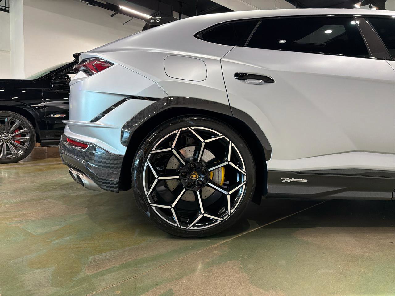 Used 2024 Lamborghini Urus Performante AWD/4WD image 9