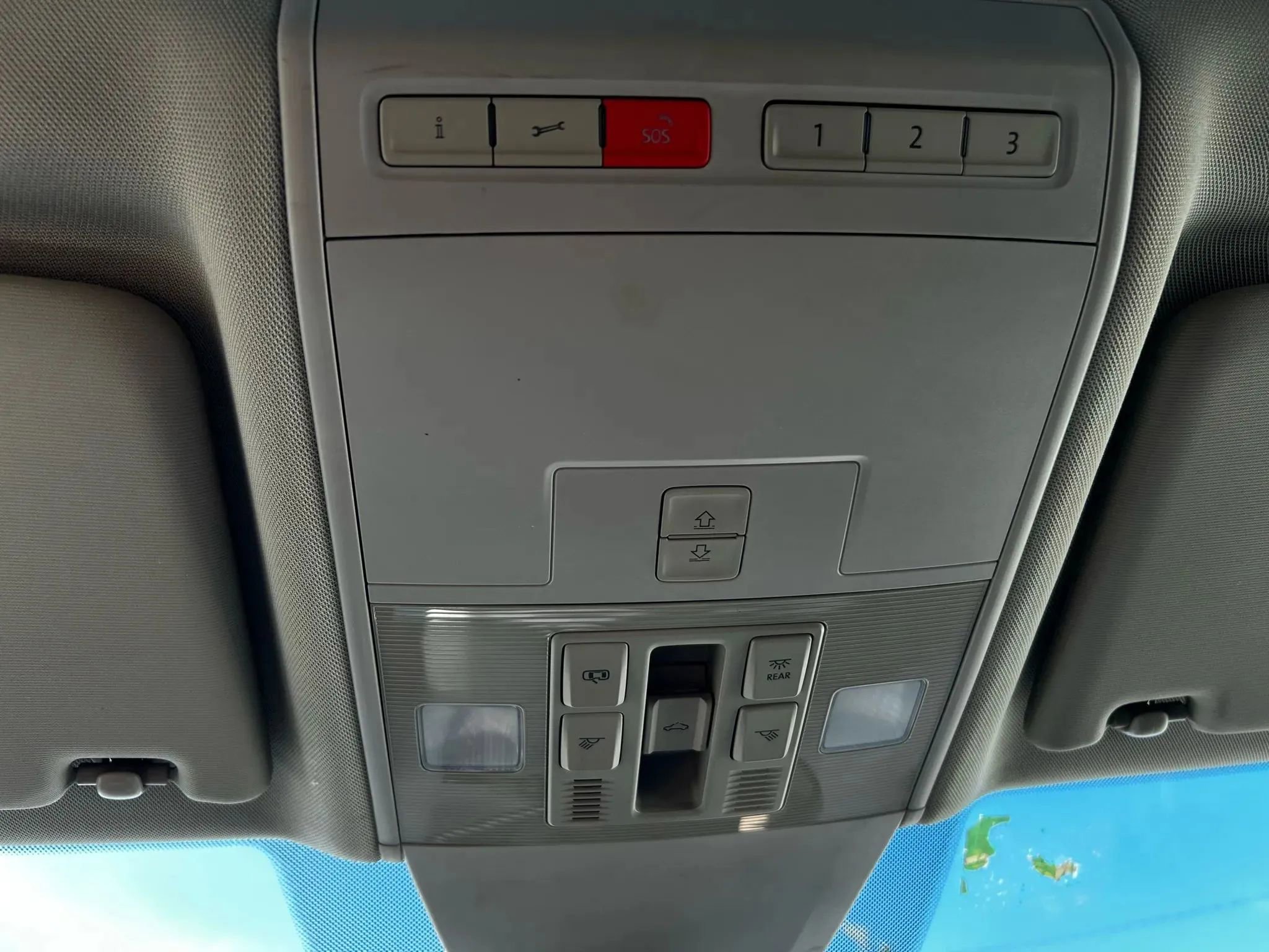 Used 2018 Volkswagen Atlas SEL Premium image 29