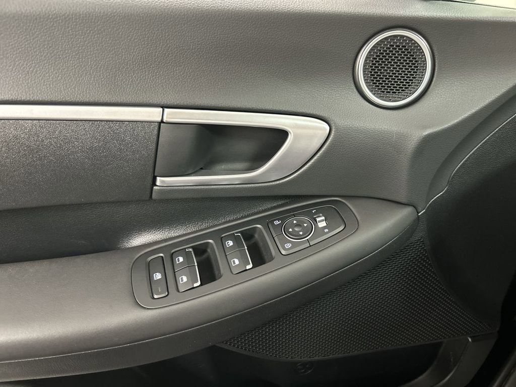 Used 2023 Hyundai Sonata SE FWD image 11