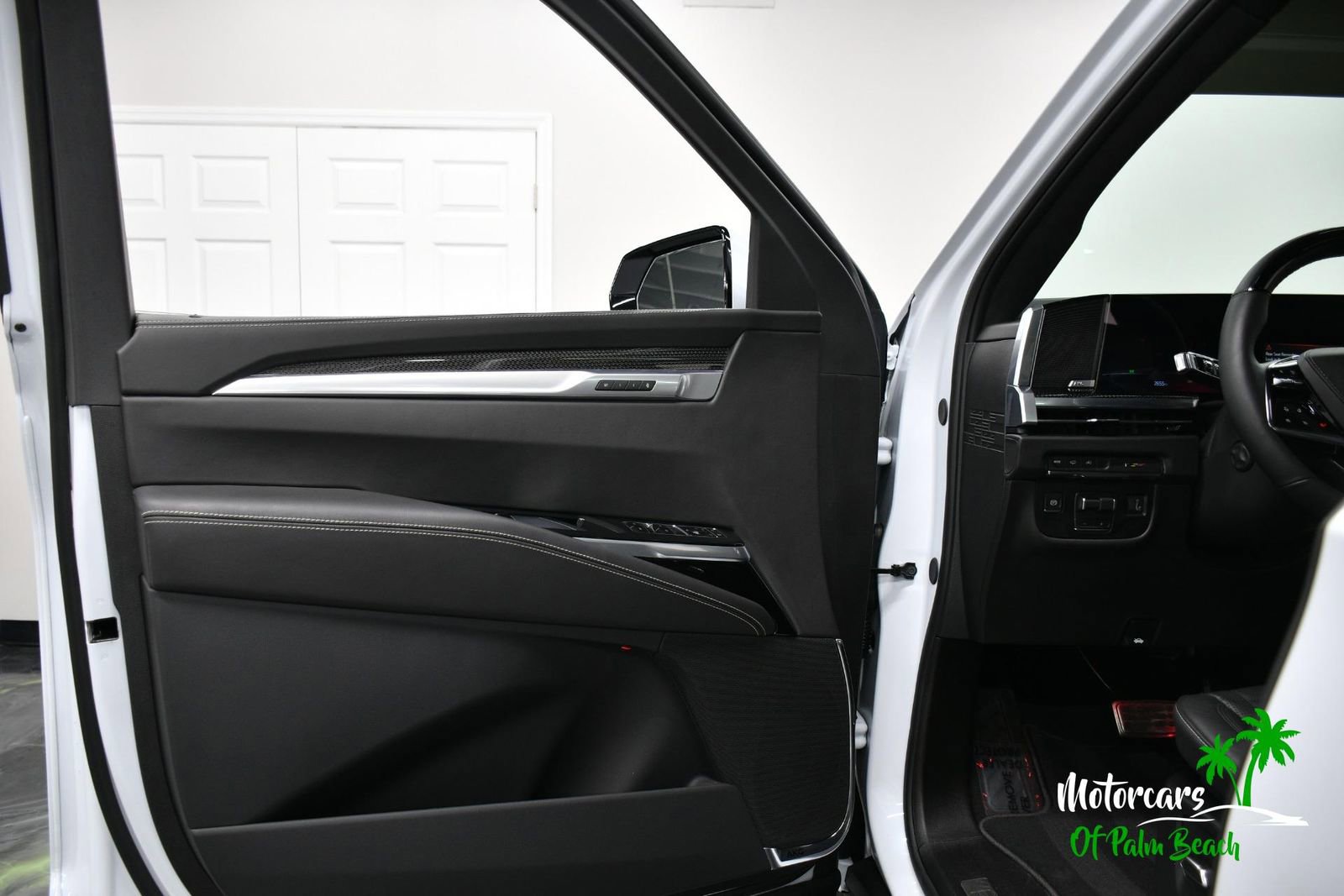 Used 2026 Cadillac Escalade V w/ LPO, ONYX Package image 23