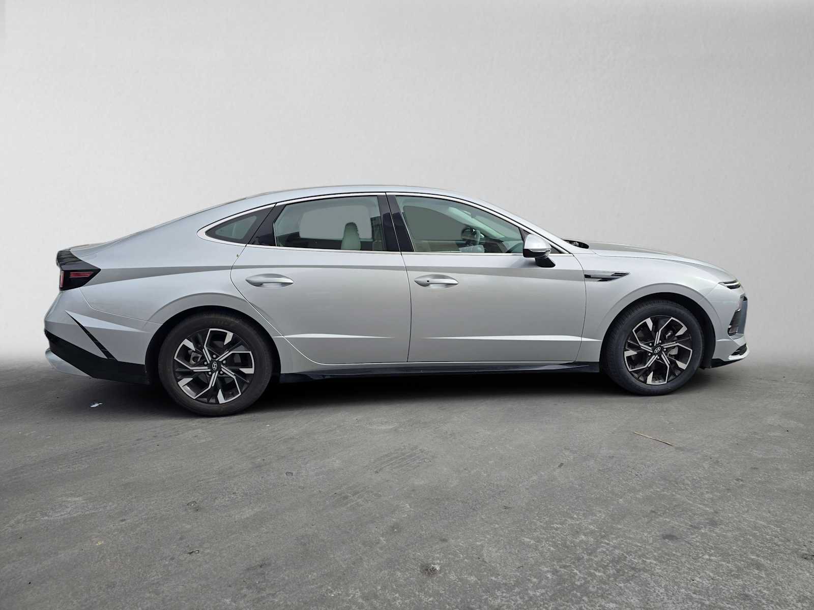 Used 2024 Hyundai Sonata SEL FWD image 6