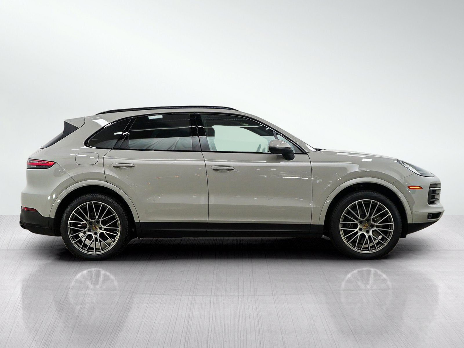 Used 2023 Porsche Cayenne Platinum Edition AWD/4WD image 6
