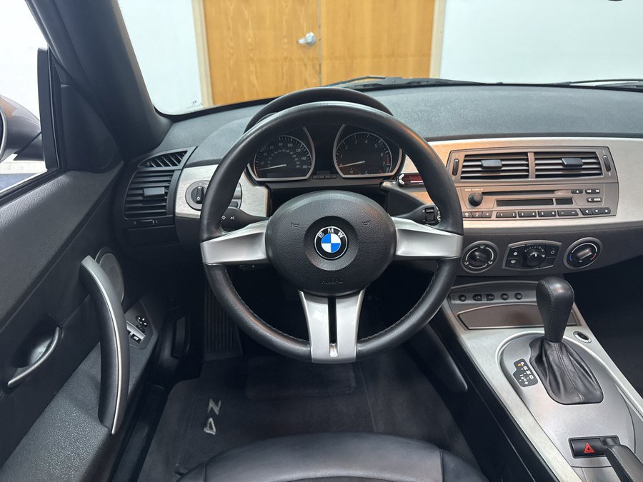 Used 2003 BMW Z4 2.5i RWD image 12
