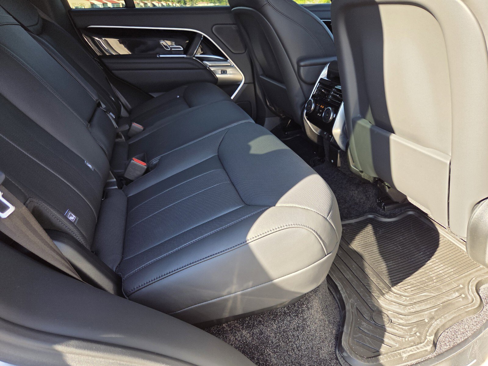 New 2025 Land Rover Range Rover SE image 5