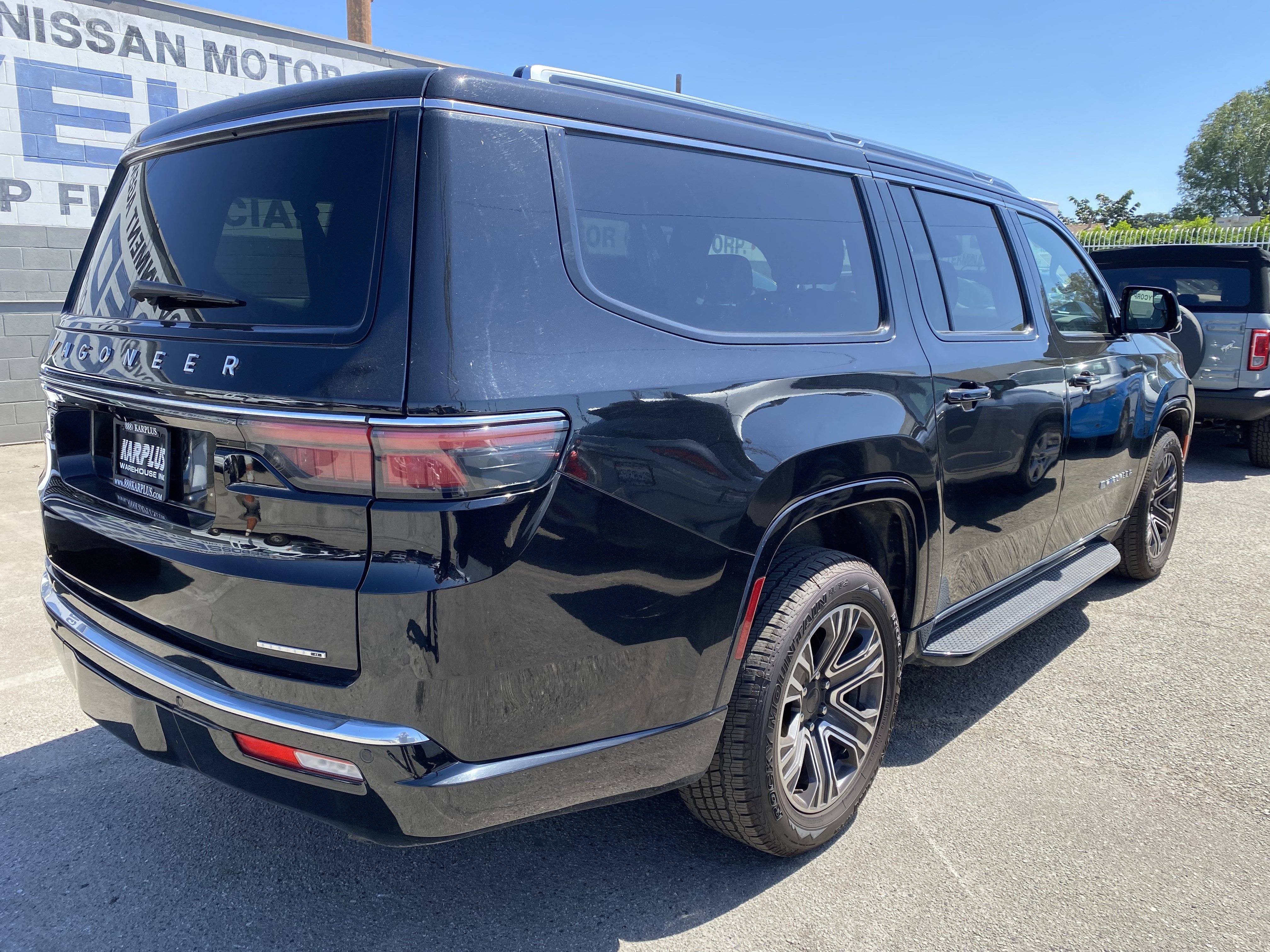 Used 2024 Jeep Wagoneer L Series II w/ Flexible Seating Group AWD/4WD image 8