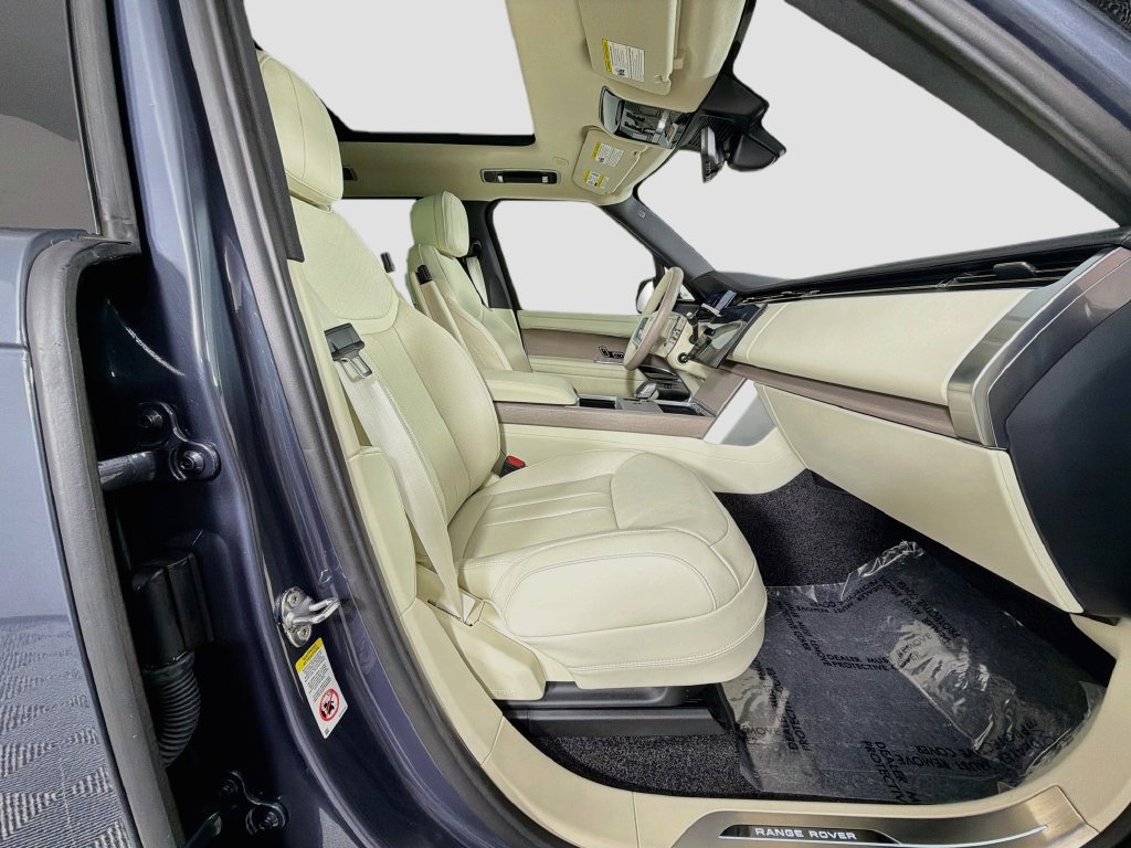 Certified 2025 Land Rover Range Rover SE AWD/4WD image 31