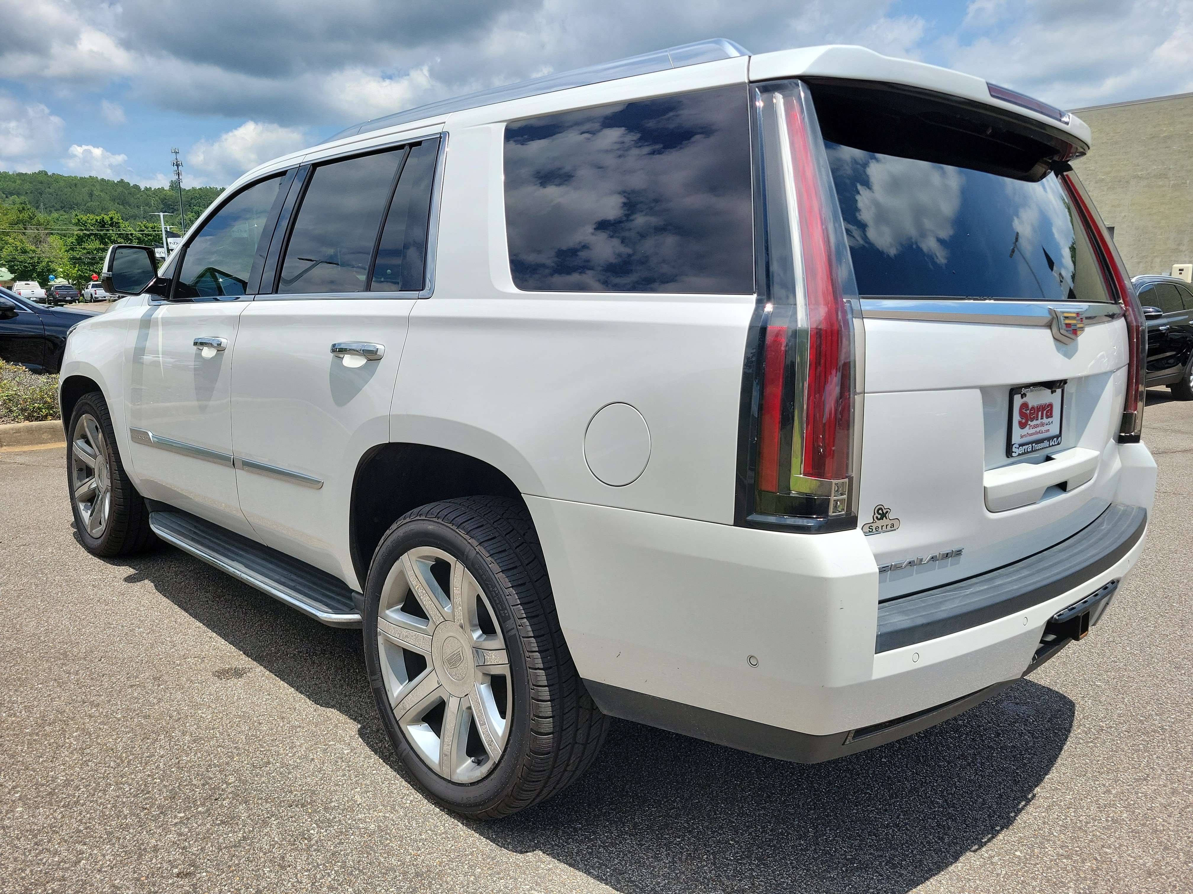 Used 2018 Cadillac Escalade Luxury AWD/4WD image 3