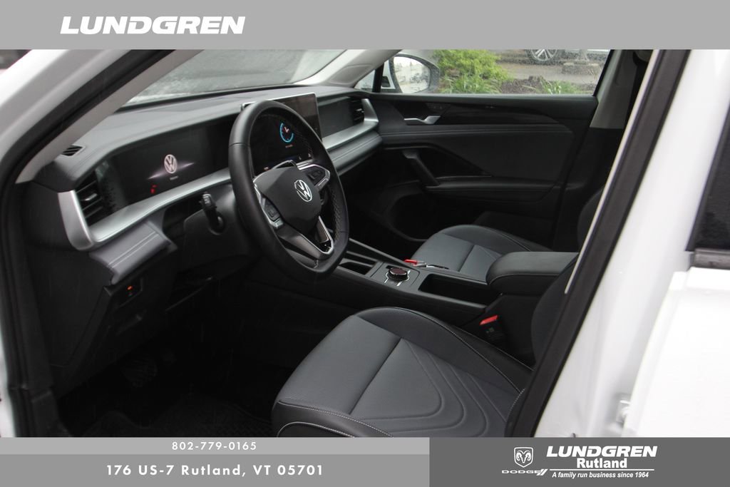 Used 2025 Volkswagen Tiguan SE w/ Panoramic Sunroof Package AWD/4WD image 26