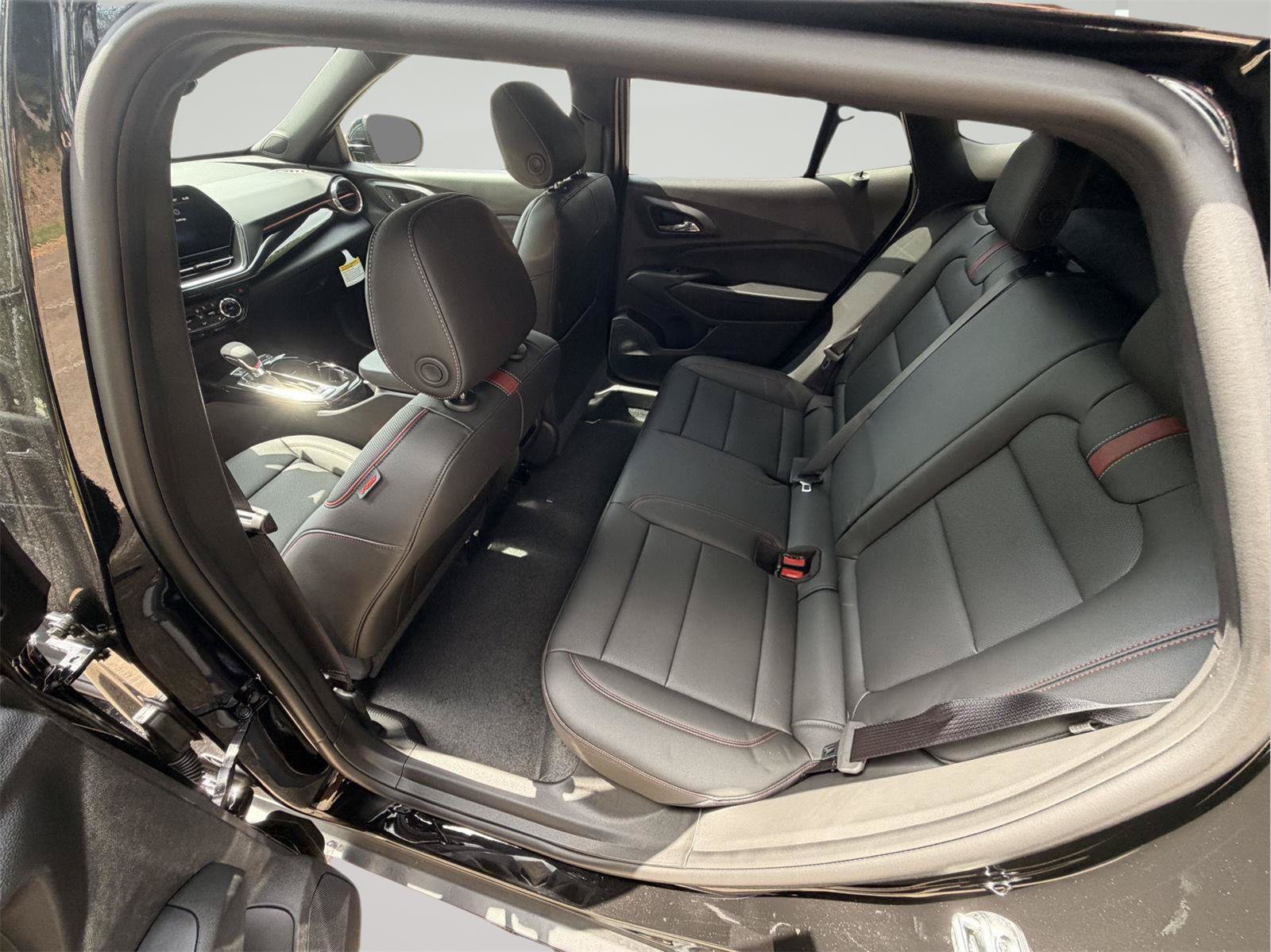 New 2026 Chevrolet Trax RS w/ Sunroof Package FWD image 19
