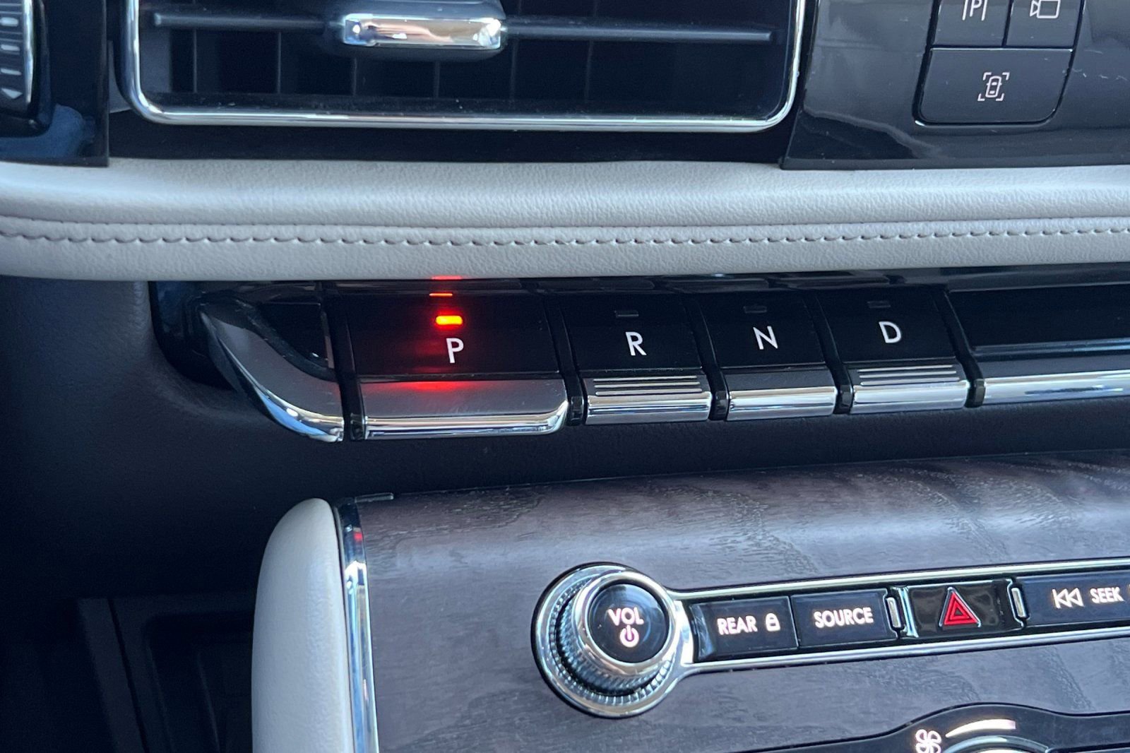 Used 2020 Lincoln Aviator Reserve w/ Equipment Group 201A RWD image 25