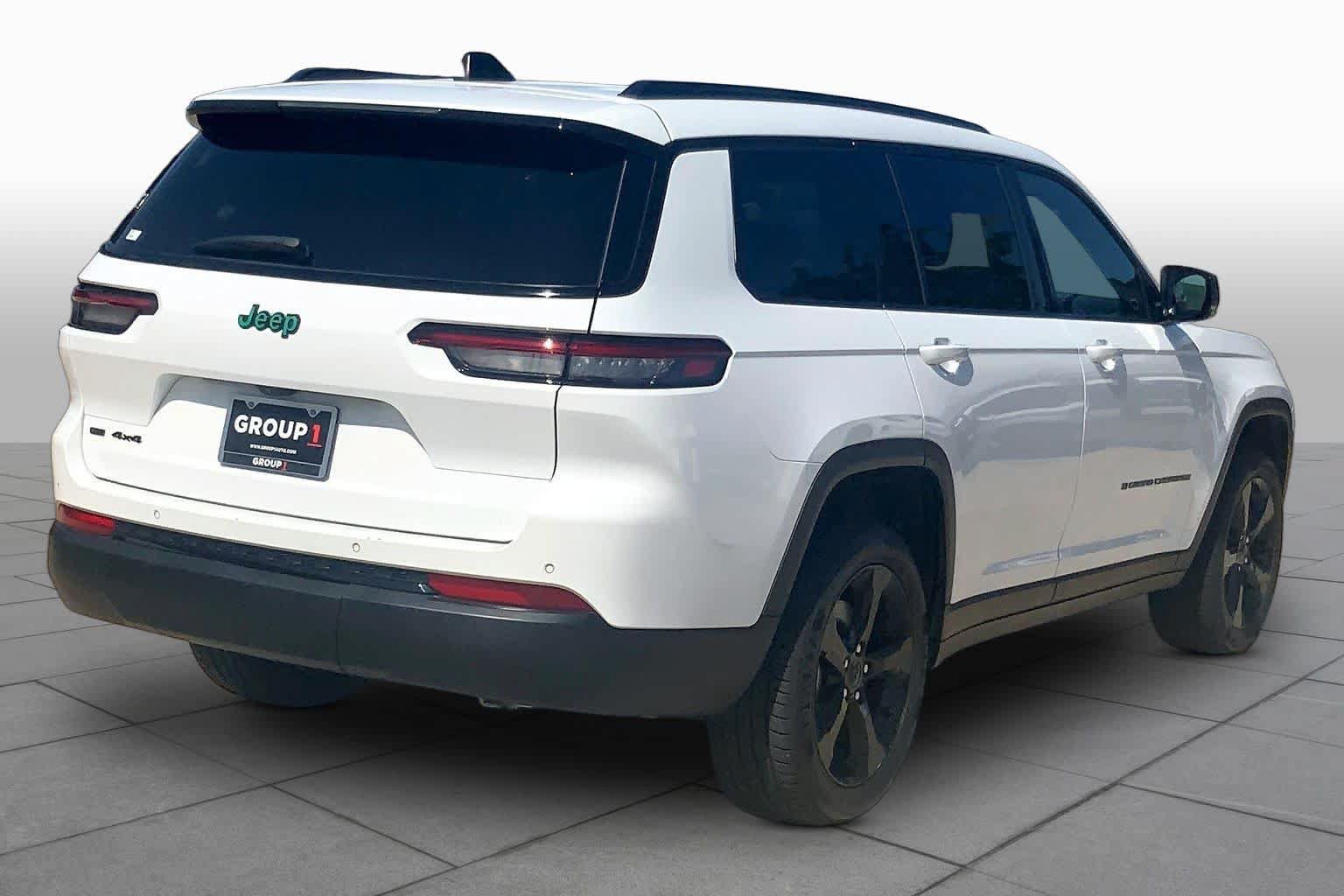 Used 2023 Jeep Grand Cherokee L Laredo AWD/4WD image 12