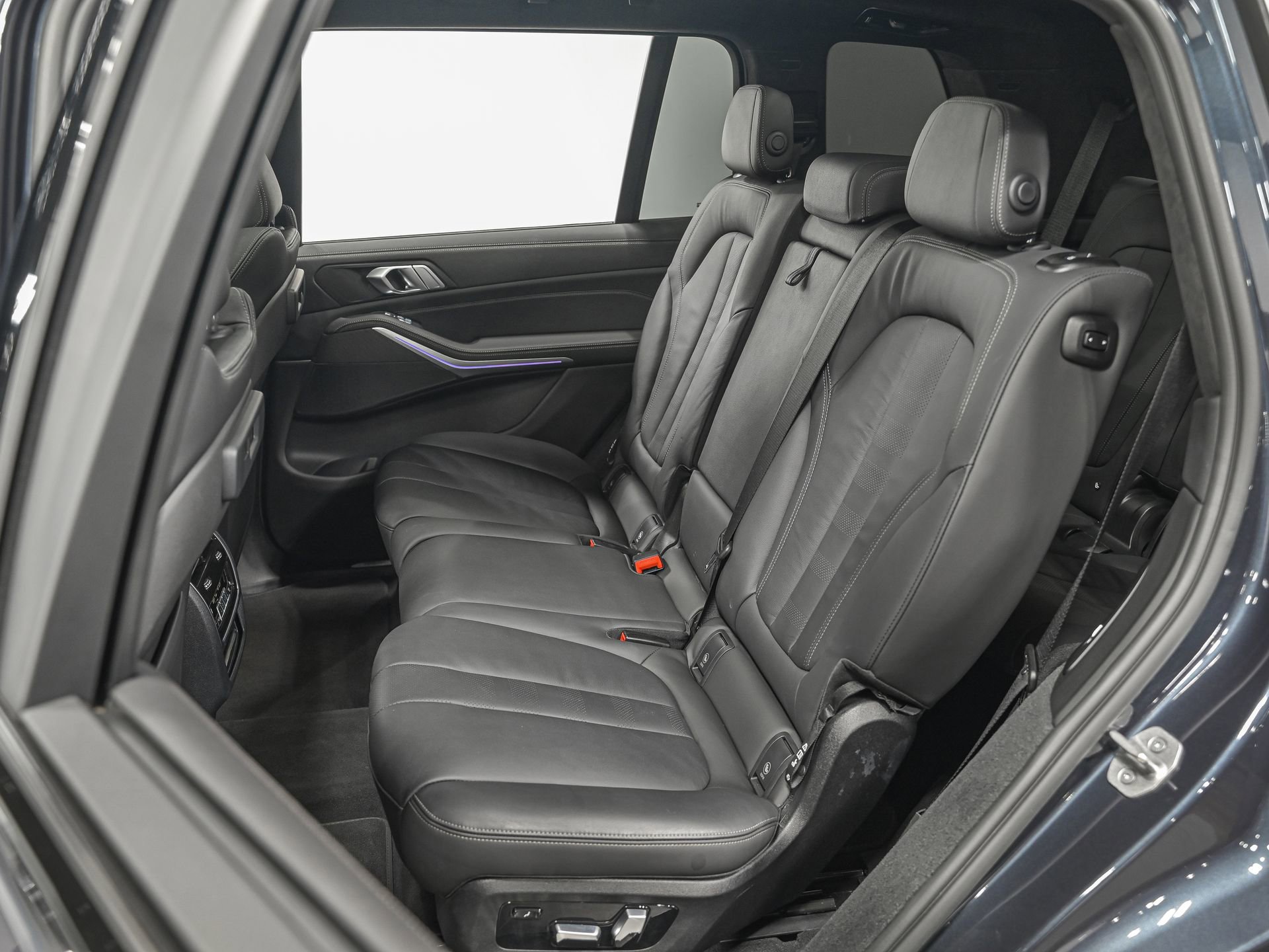 Used 2022 BMW X7 xDrive40i w/ M Sport Package image 27