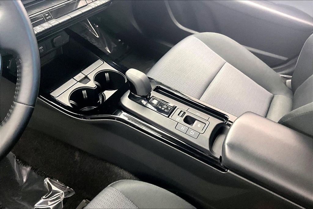 Used 2025 Toyota Prius LE image 15