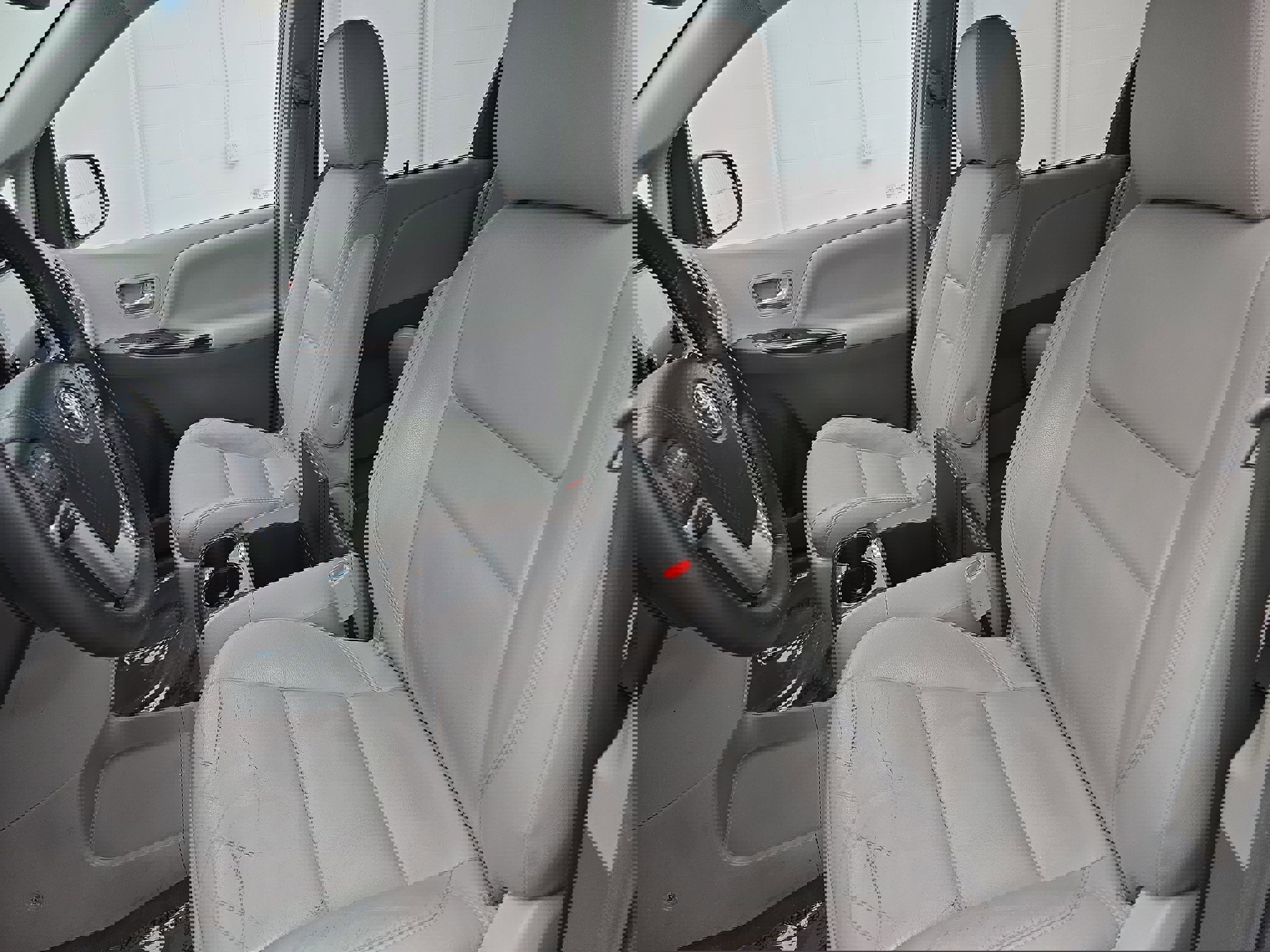 Used 2015 Toyota Sienna XLE image 16
