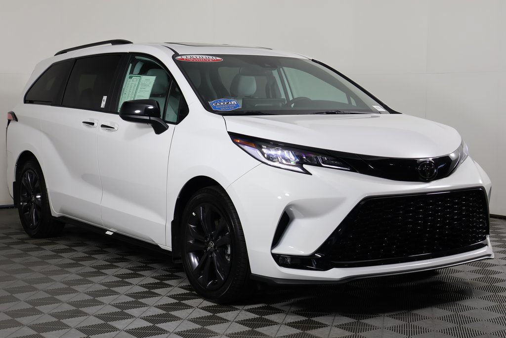 Used 2026 Toyota Sienna XSE FWD image 3