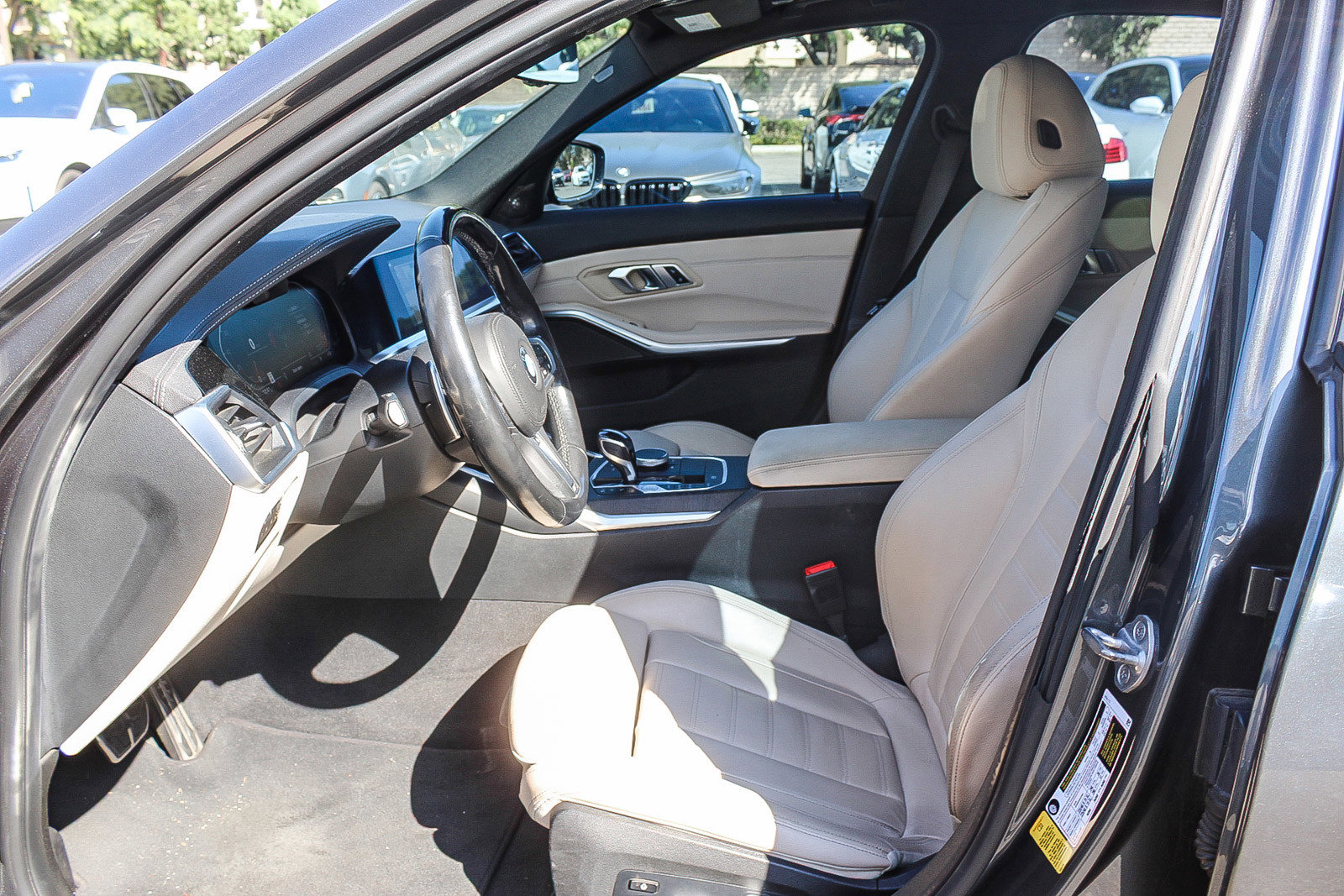 Used 2019 BMW 330i Sedan w/ M Sport Package image 17