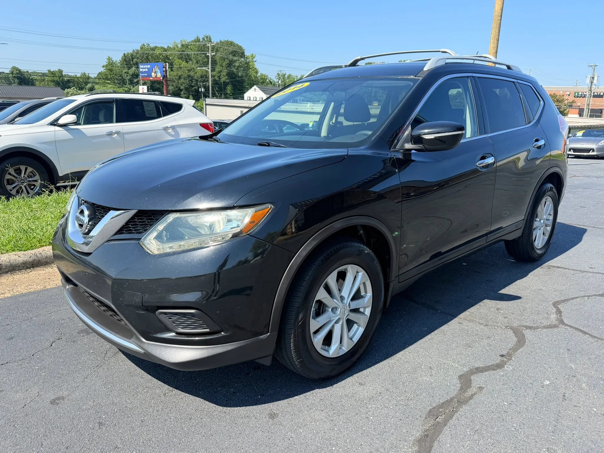 Used 2014 Nissan Rogue SV FWD image 3
