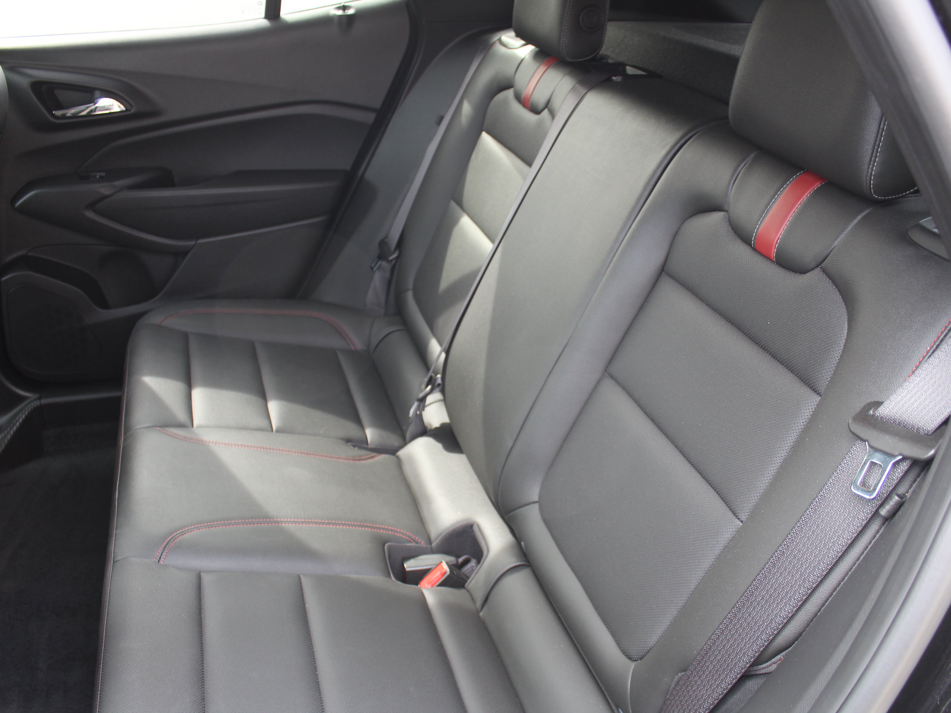 Used 2025 Chevrolet Trax RS FWD image 23