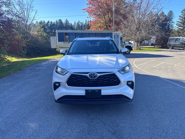 Used 2021 Toyota Highlander XLE AWD/4WD image 8