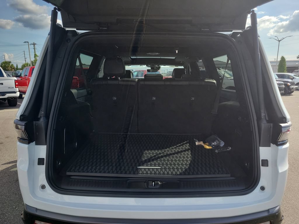 New 2026 Jeep Grand Wagoneer L Limited AWD/4WD image 9
