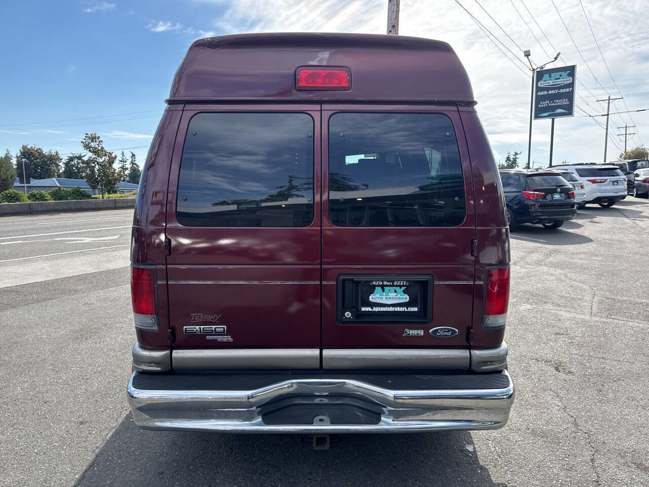 Used 2011 Ford E-150 and Econoline 150 w/ Premium Van Group image 4