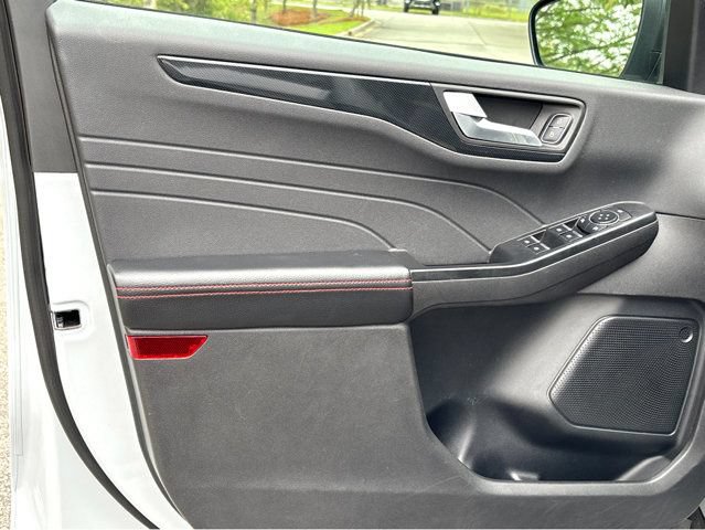 Used 2025 Ford Escape ST-Line FWD image 3