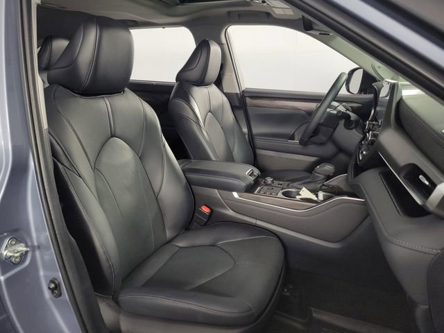 Used 2023 Toyota Highlander Limited image 15