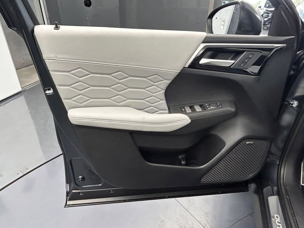 New 2026 Mitsubishi Outlander SEL FWD image 14
