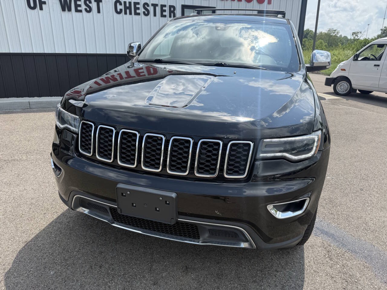 Used 2019 Jeep Grand Cherokee Limited w/ Luxury Group II AWD/4WD image 2