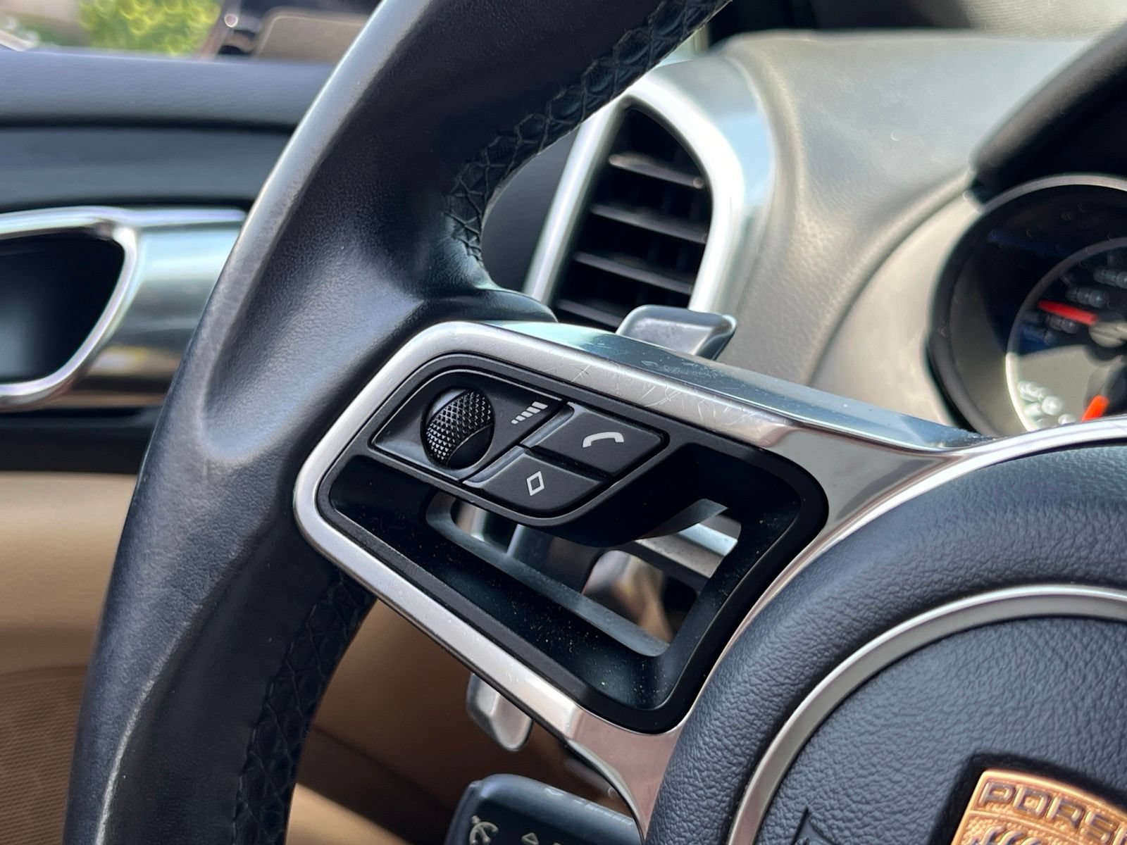 Used 2016 Porsche Cayenne AWD/4WD image 24