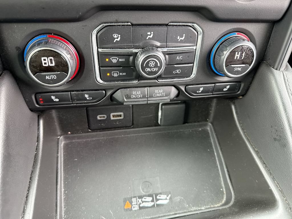 Used 2023 Chevrolet Suburban LT RWD image 19