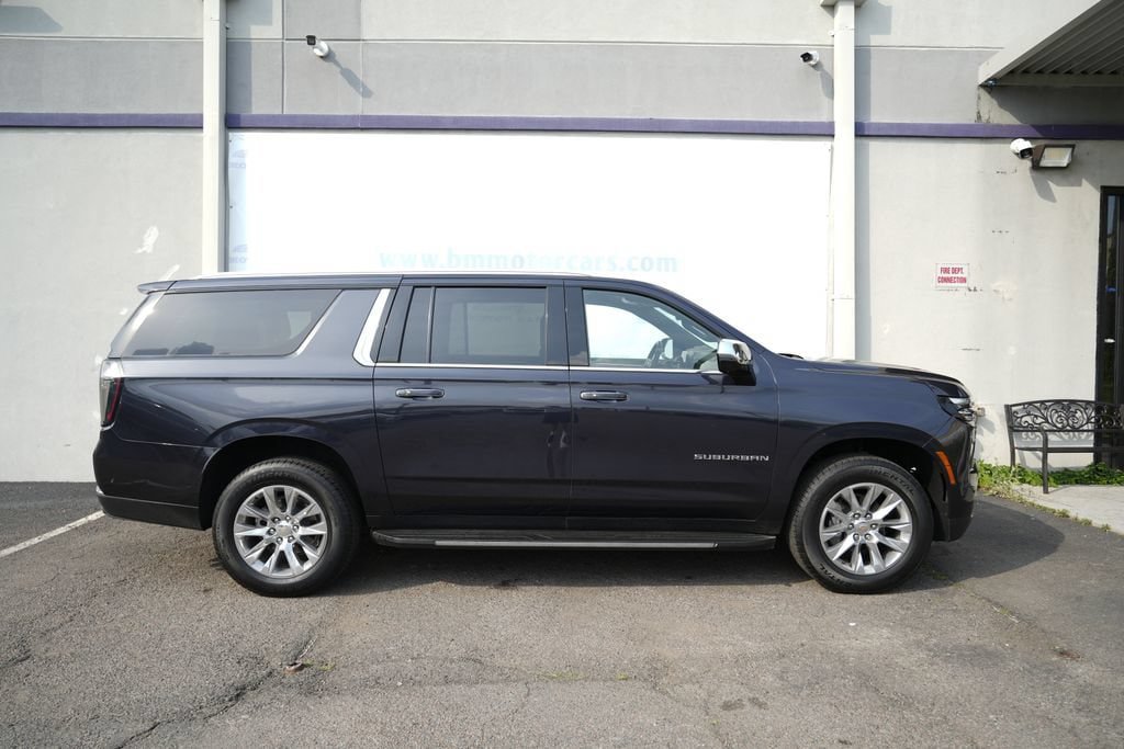 Used 2025 Chevrolet Suburban Premier AWD/4WD image 7