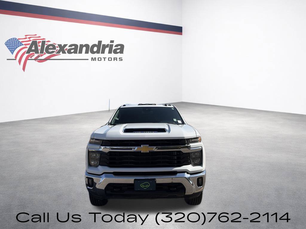 Used 2024 Chevrolet Silverado 2500 LT AWD/4WD image 2