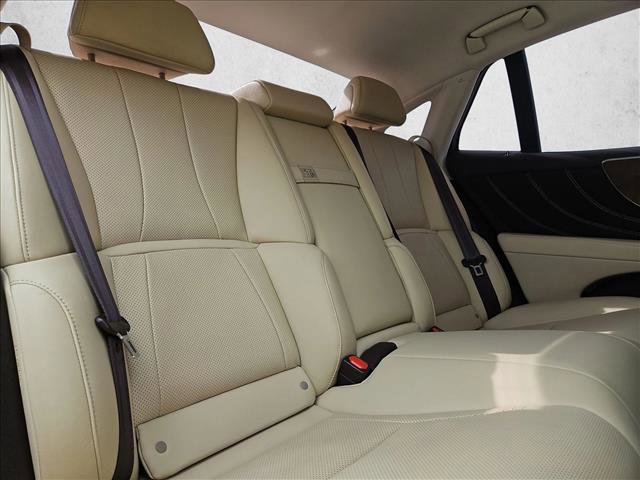 Used 2018 Lexus LS 500 w/ Accessory Package (Z2) image 21